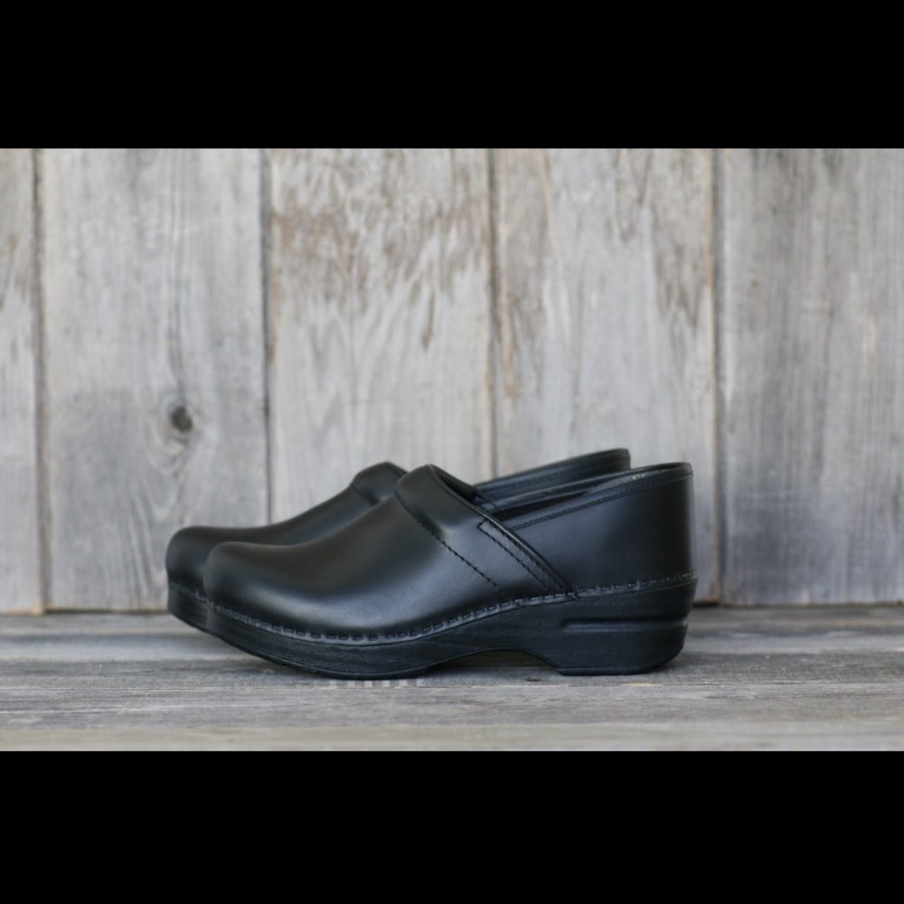 Dansko New in Box Professional Pull Ups Size 38